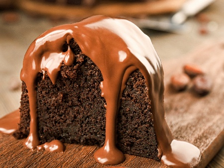Глазура за десерти от течна сладкарска сметана и черен шоколад - снимка на рецептата